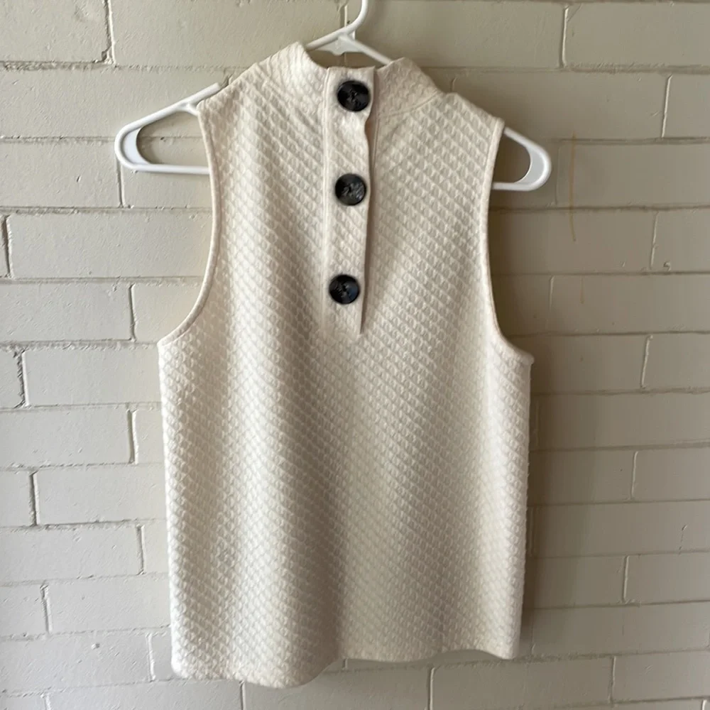 Anthropologie eri + ali Sleeveless mock turtleneck top. Waffle knit - Picture 4 of 6